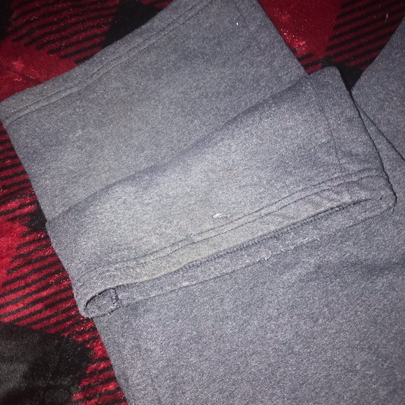 Essential Champion Sweatpants 🔥 - Picture 3 of 3